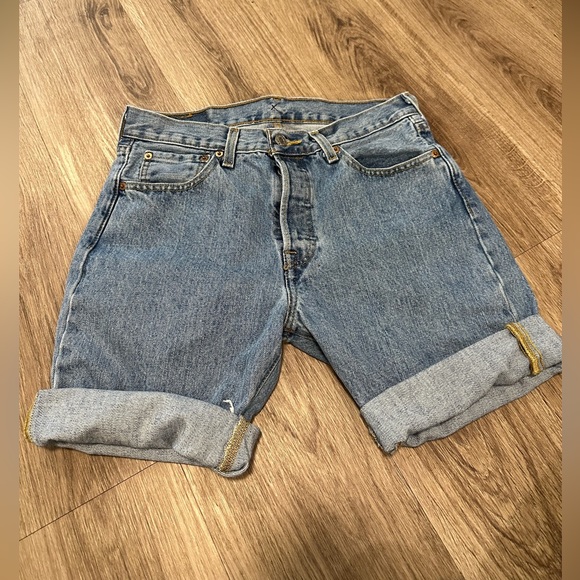 Levi’s 501 high waisted Jean Shorts - Picture 3 of 8